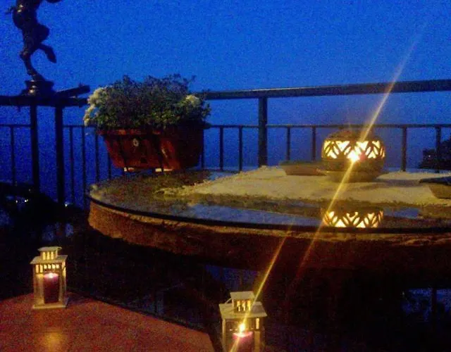 Domus Gaia Bed & Breakfast 3*